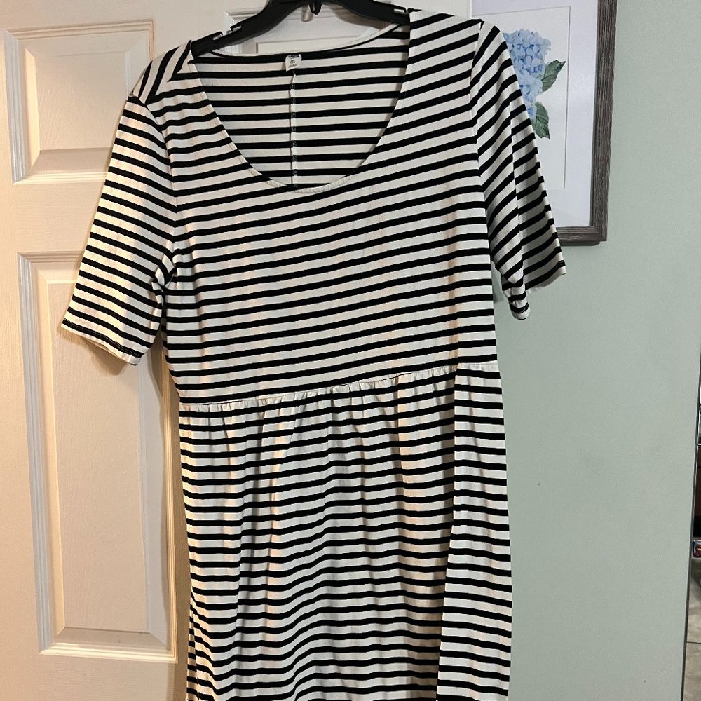 Black and White Striped Quarter Length Sleeve Dress